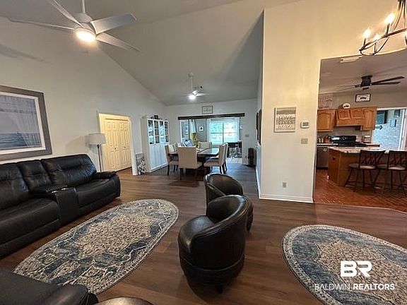 4th image of 9420 Clubhouse Dr