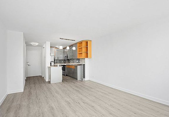 3rd image of 295 Greenwich St #9DN