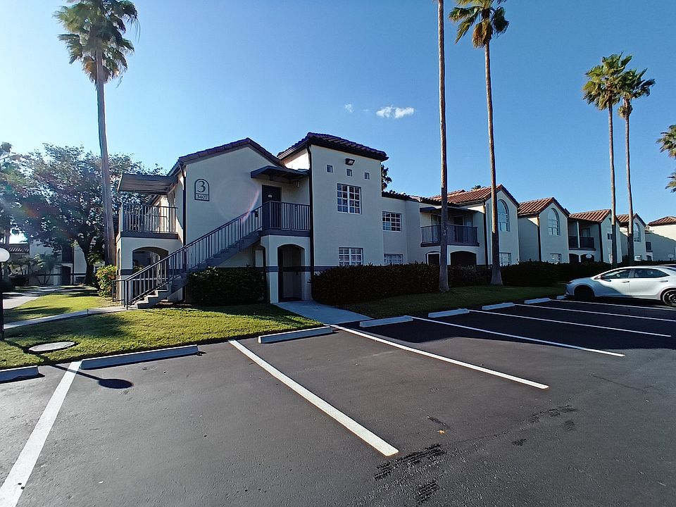 1st image of 3407 Winkler Ave APT 303