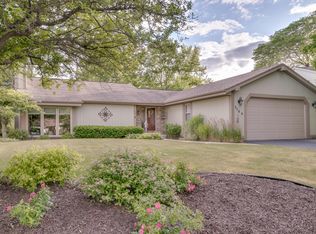 5749 Ridgecrest Dr, Racine, WI 53403