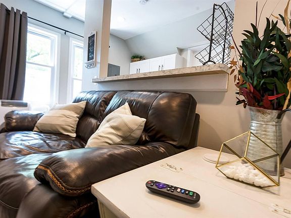 2nd image of 278 Euclid St APT 2-ID1032365P