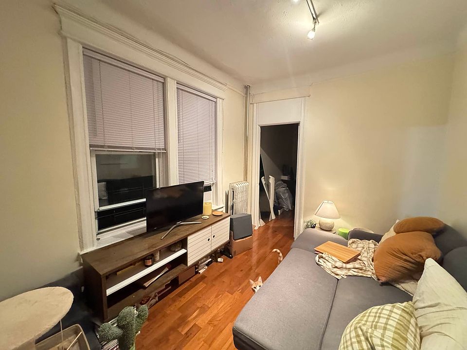 1st image of 2427 Steinway St #8