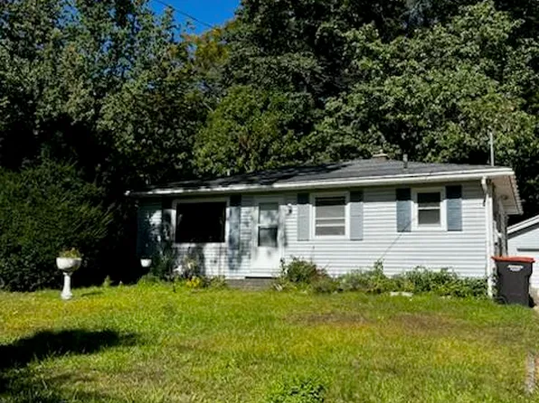 2211 W Lakewood Blvd, Holland, MI 49424