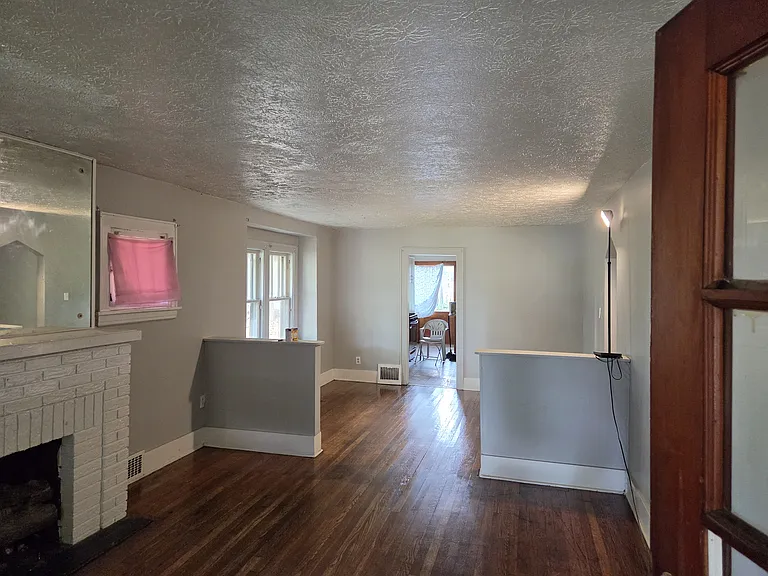 935 E Crosier St — Photo 1