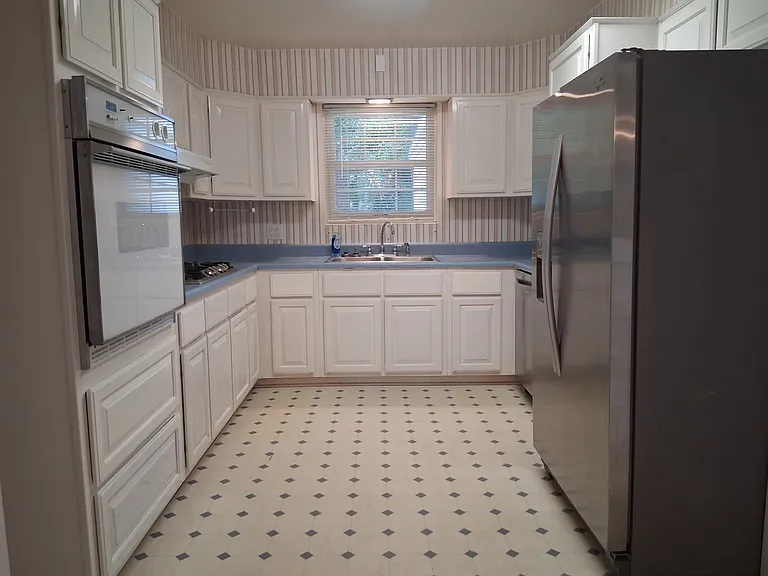 5201 Habersham St — Photo 3