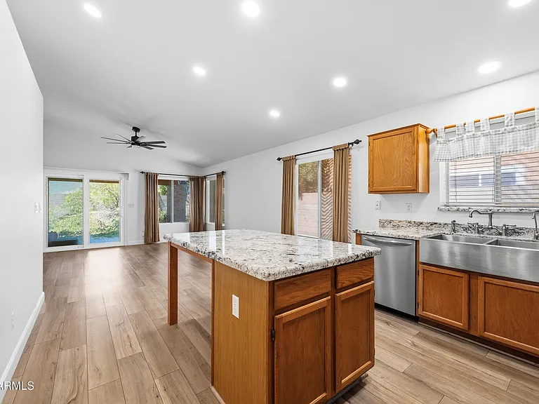 1142 W Sparrow Dr — Photo 10