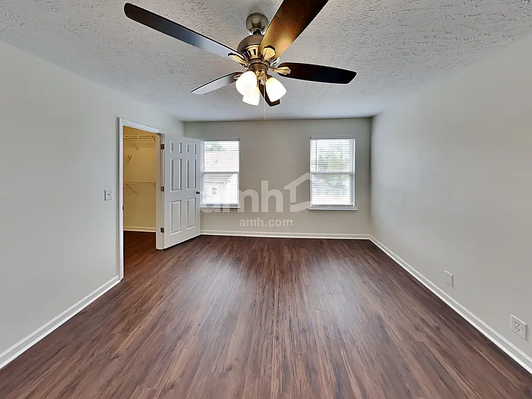 305 Schoolhouse Ct — Photo 10