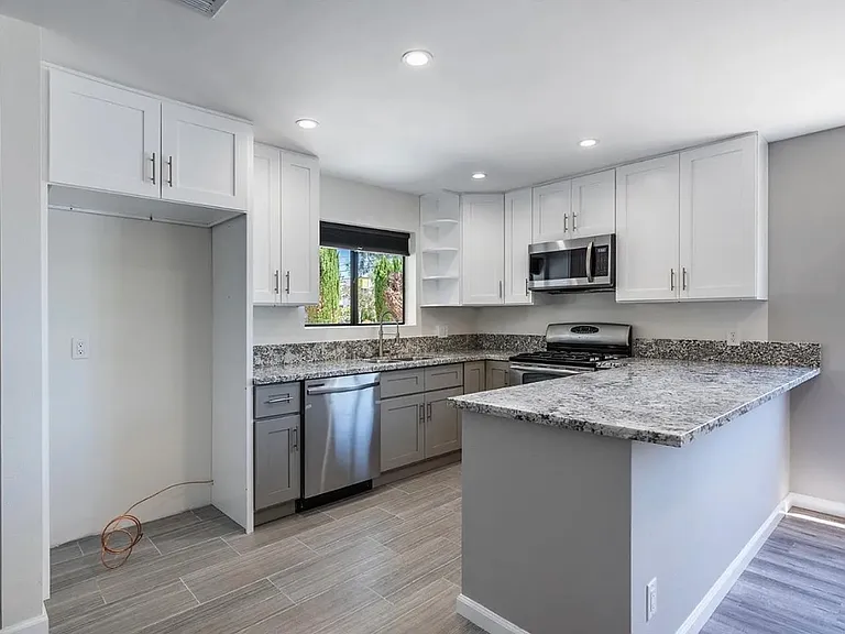 621 E Lomita Ave #A — Photo 4