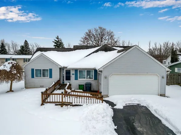 32 Manor Ln, Middleport, NY 14105