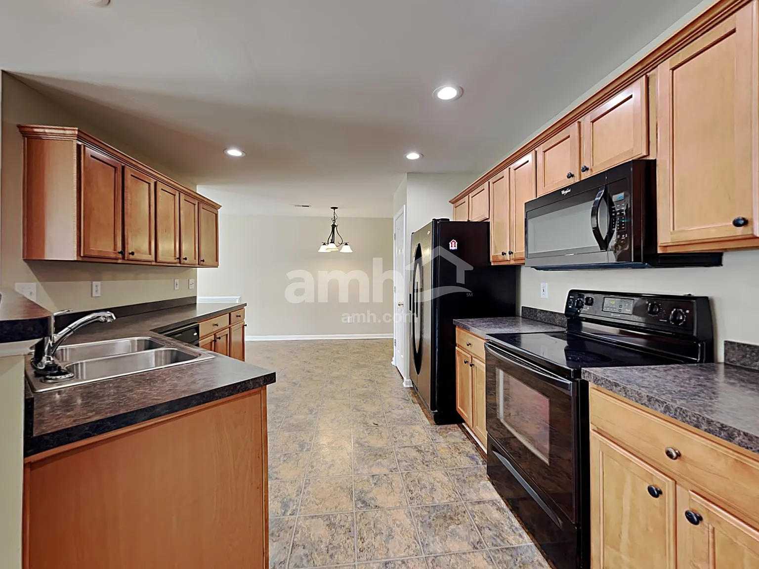 4 bed, 2.5 bath, 2248 sqft, $2,405 — Photo 3