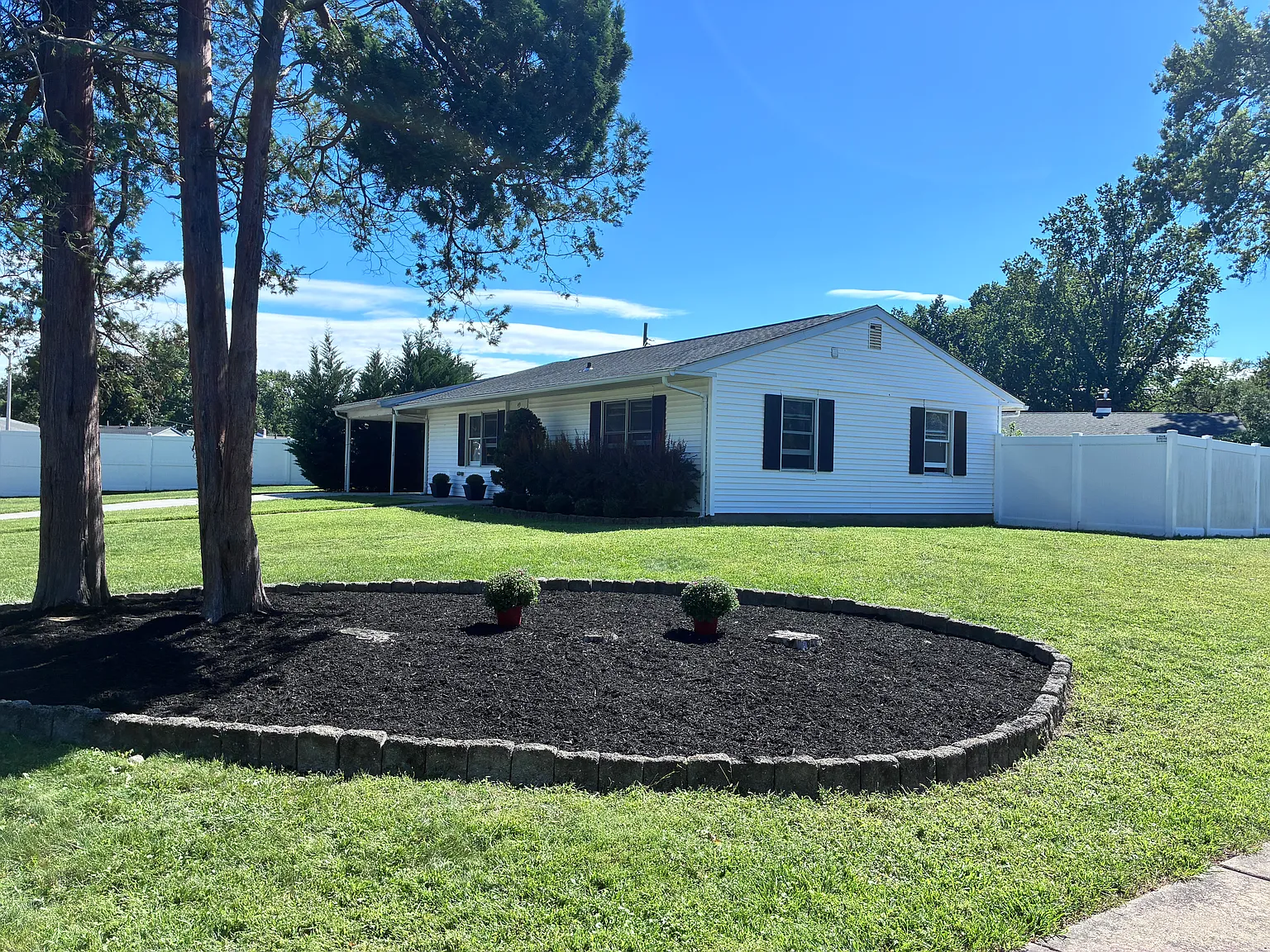 3 bed, 1000 sqft, $2,800 — Photo 3