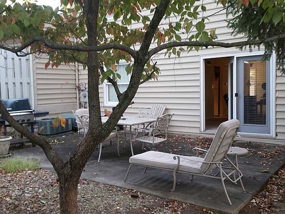 4th image of 11607 Village Dr