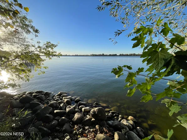 2214 Edgewater Dr, Gary, SD 57237