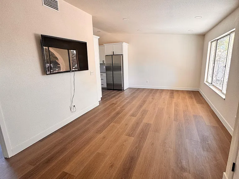 1321 Nadine Way — Photo 2