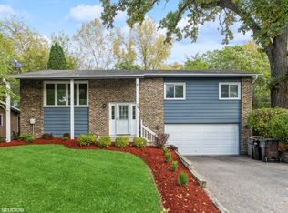 12 Oak St, Port Barrington, IL 60010