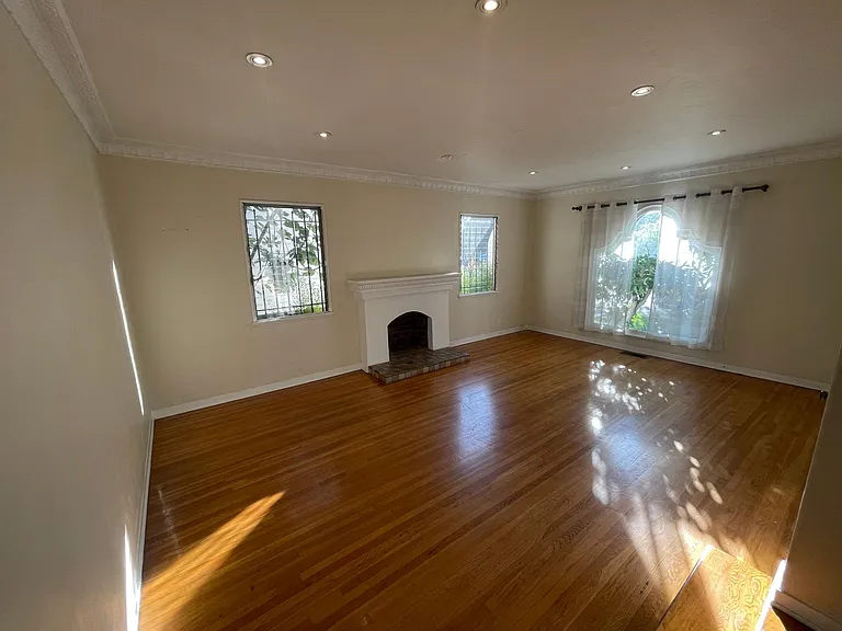 1060 S Corning St — Photo 16