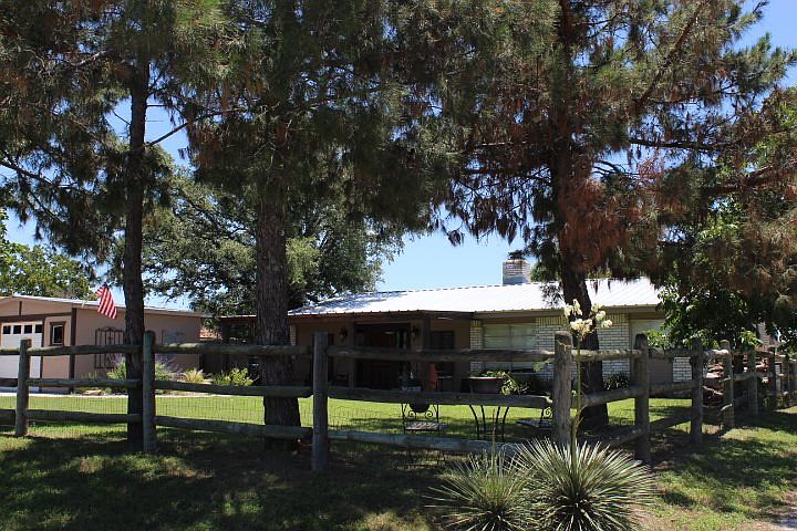 1st image of 311 Oak Dr