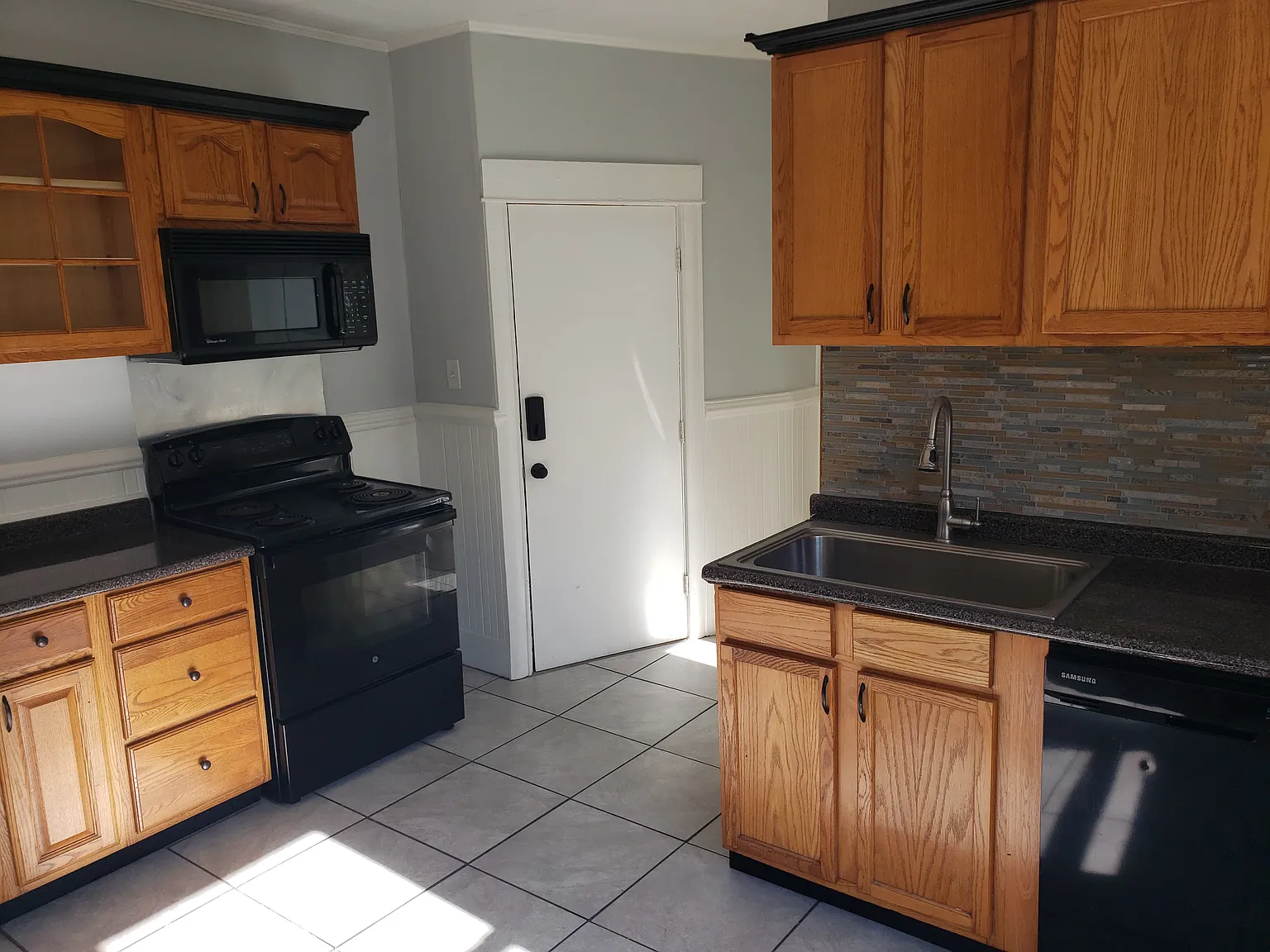 1 bed, 700 sqft, $1,400 — Photo 1