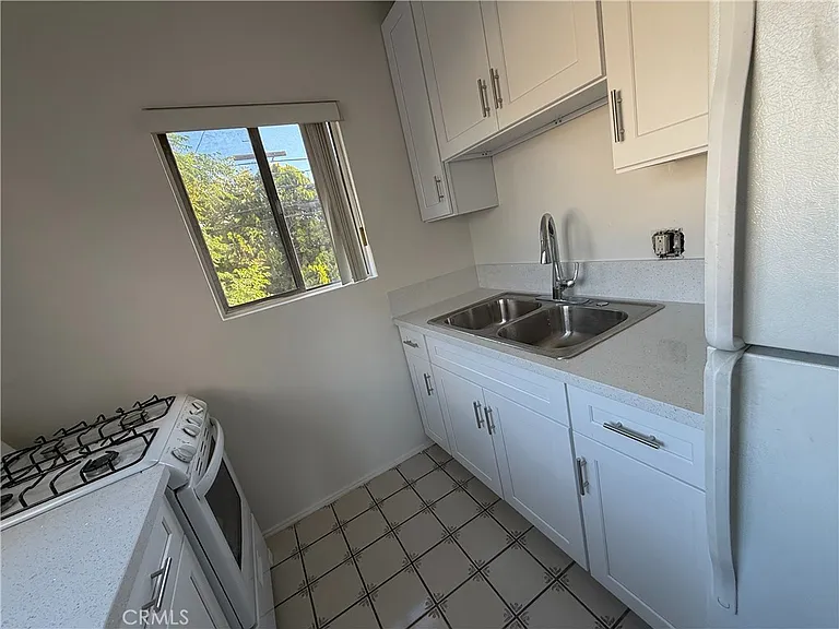 14154 Roscoe Blvd — Photo 6