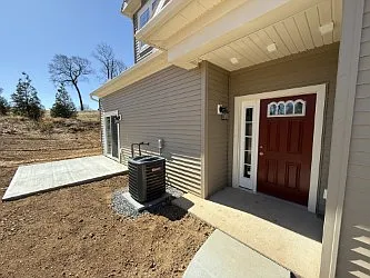 Flying Hills Apartments — Photo 39