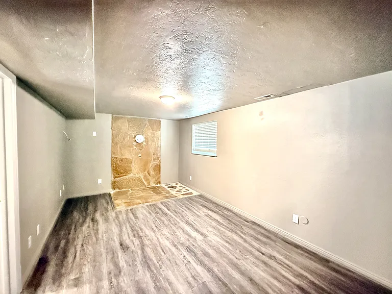 1247 N 700 W — Photo 25
