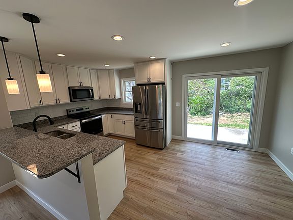 5th image of 1449 Hillside Ave