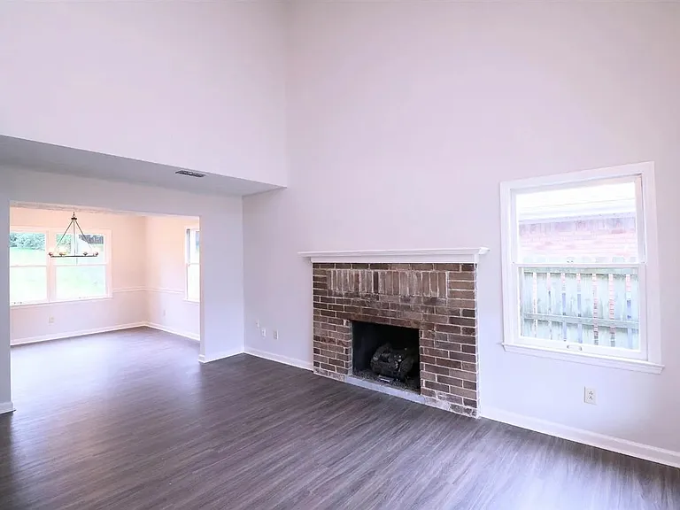 333 Squires Rd — Photo 1