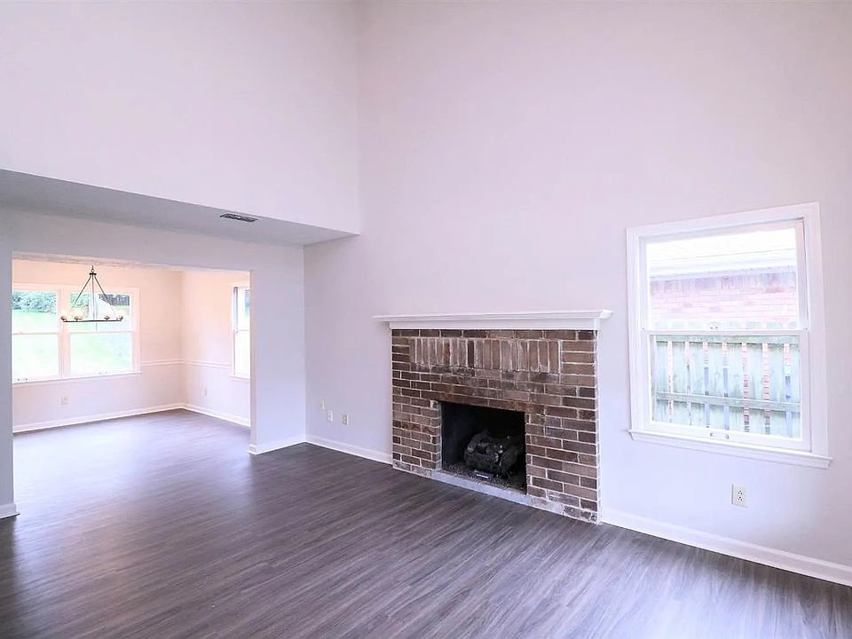 1st image of 333 Squires Rd