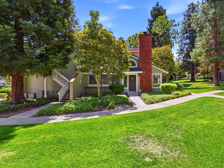 2822 Buena Knoll Ct #2822 — Photo 32