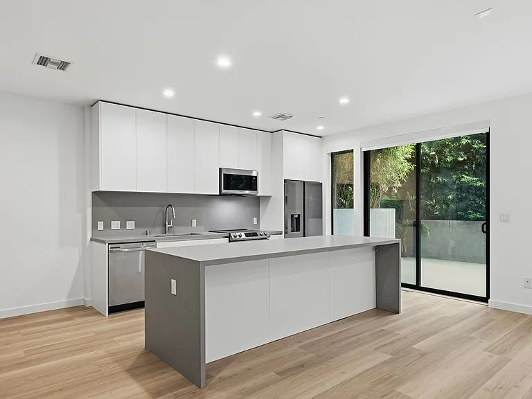 TALA Residences at 829 Larrabee Street — Photo 34