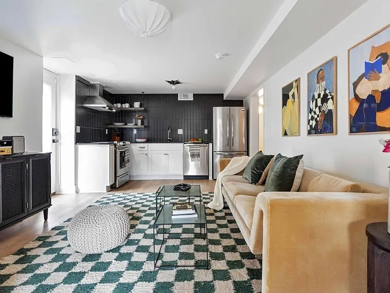 1085 Hardee St NE #B — Photo 3