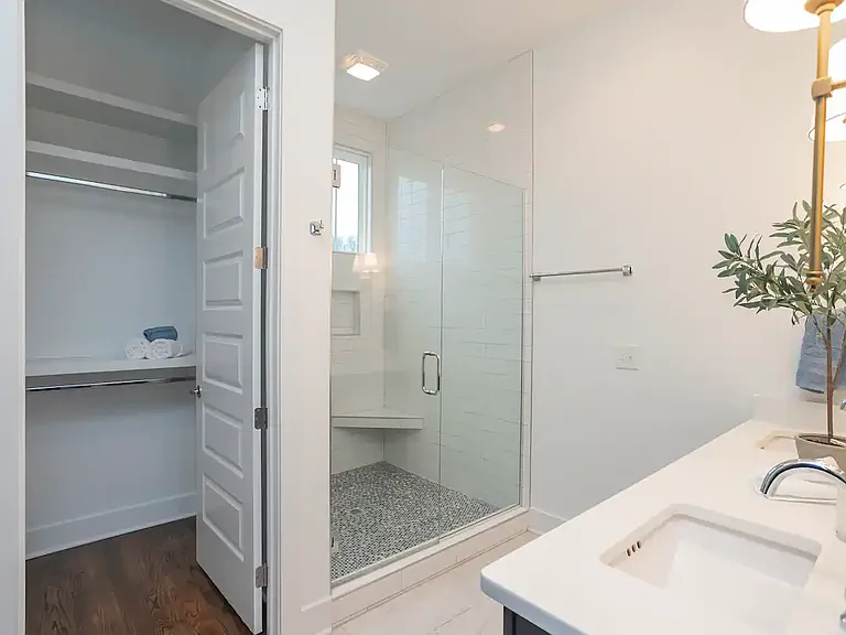 1069 E Trinity Ln — Photo 25