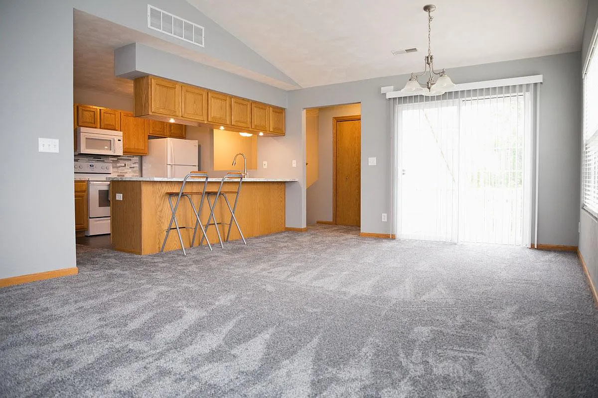 2 bed, 1341 sqft, $1,950 — Photo 3