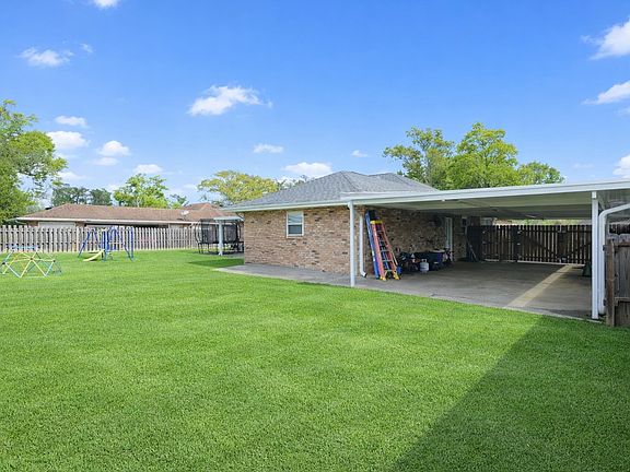 4th image of 115 Piping Rock Dr