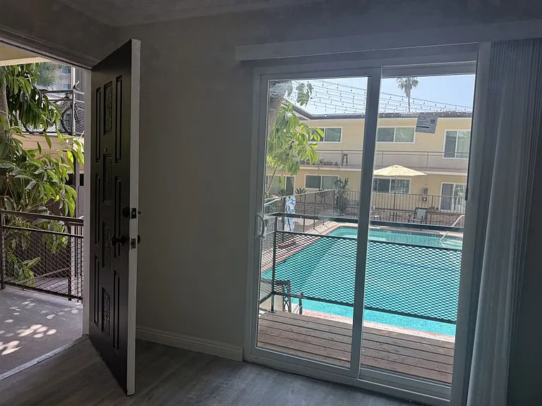 Courtyard at Cordova Apts — Photo 42
