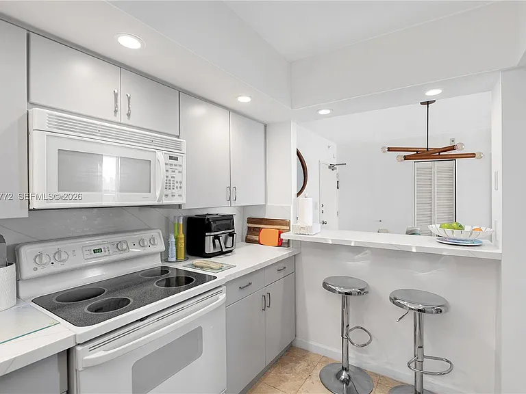 5600 Collins Ave #14R — Photo 13