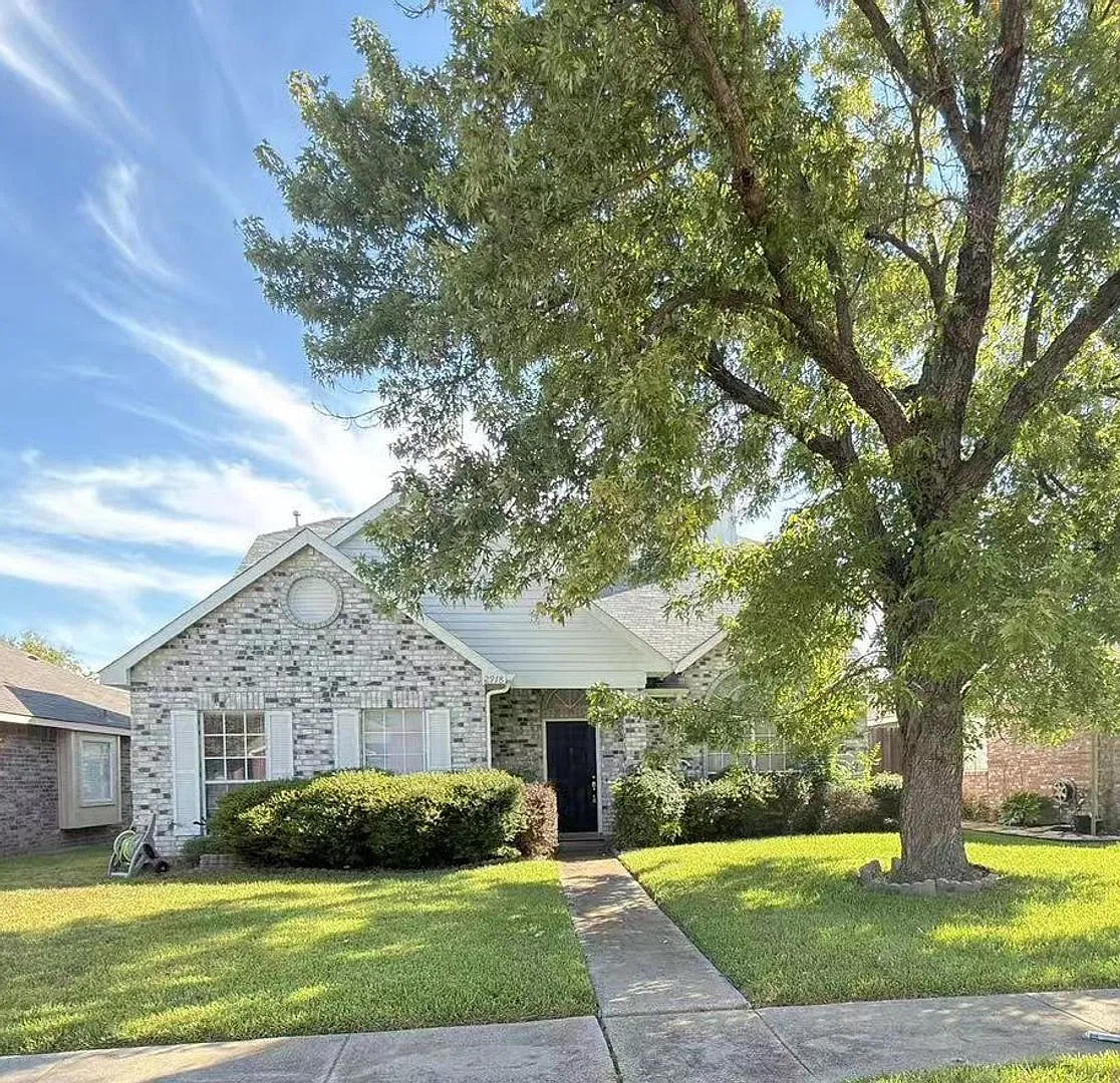 Beautifully Maintained 4-Bedroom Home in Garland — Photo 1