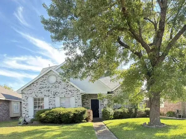 2918 Lake Valley Dr, Garland, TX 75040