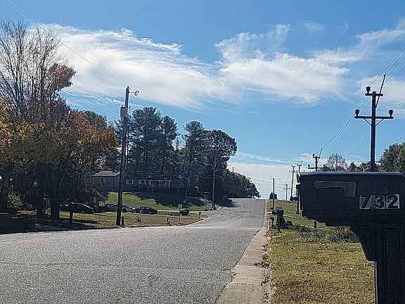 5th image of 732 S Caldwell Ave