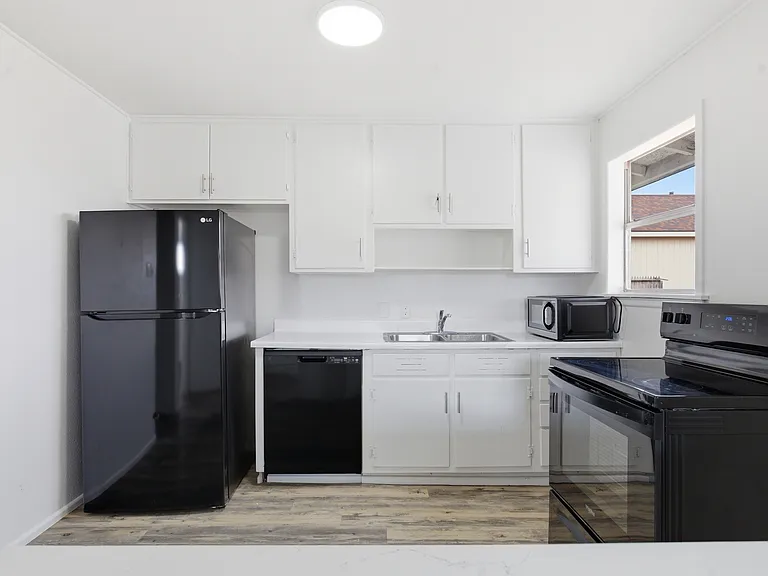 3811 Cedar Spring Dr — Photo 4