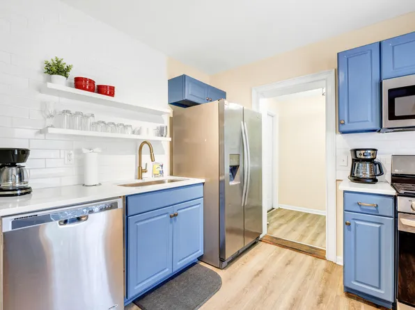 1208 Jones St, Hanahan, SC 29410