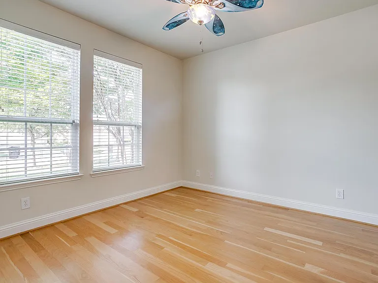 1845 Dexter Ln — Photo 17