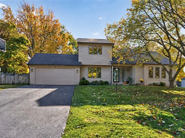 23 Canterbury Trl, Fairport, NY 14450