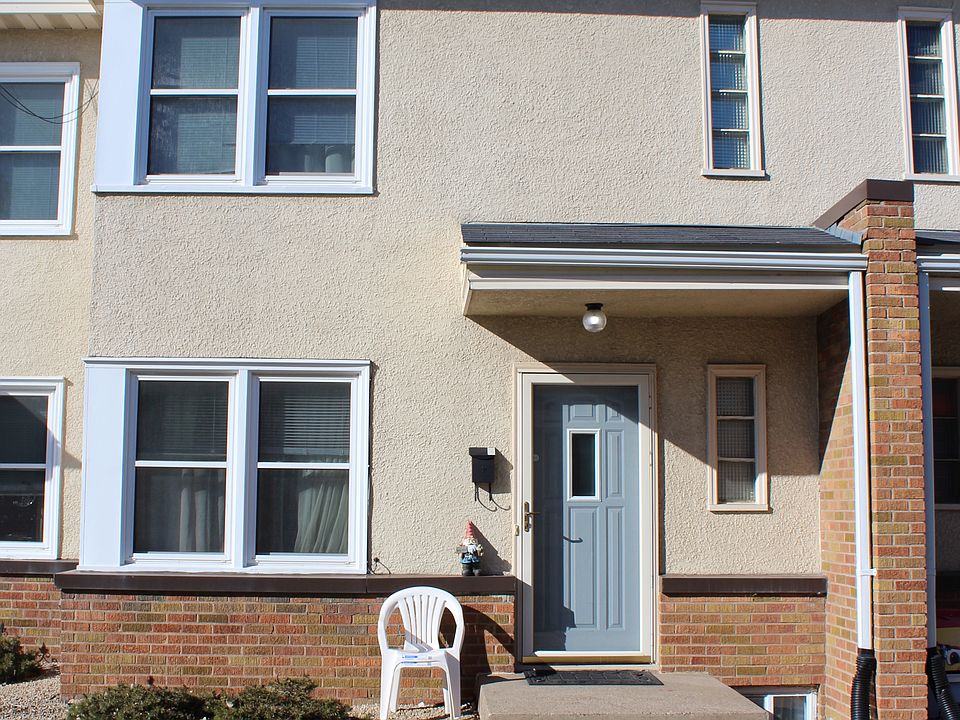 1st image of 81 Orme St E APT 3