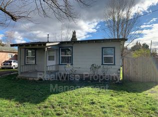 12 Mace Rd, Medford, OR 97501