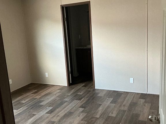 5th image of 406 Queen Ct
