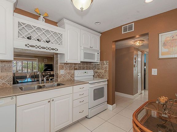 4th image of 4270 NW 40th St APT 201