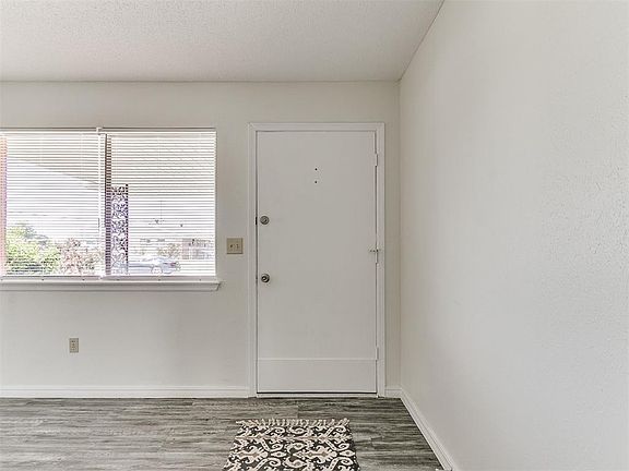 4th image of 1304 Kings Court Cir