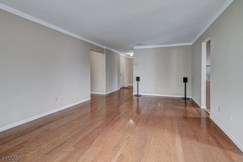3 bed, 2.0 bath, 1457 sqft, $3,200 — Photo 4