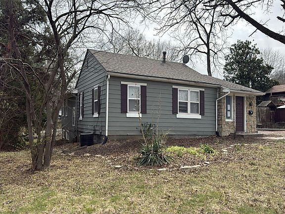 3rd image of 815 E Devon St